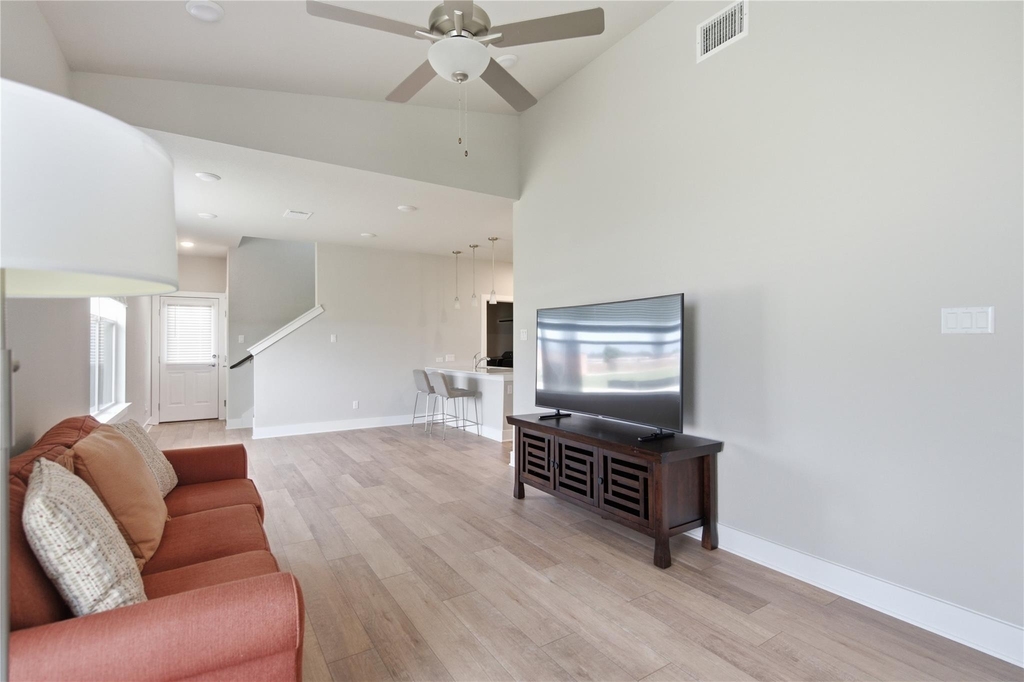 135 Pinnacle Ln - Photo 4