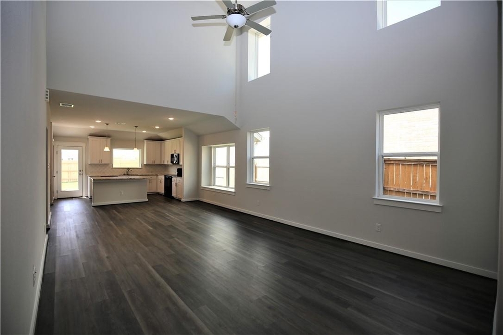 635 Pheasant Hill Ln - Photo 5
