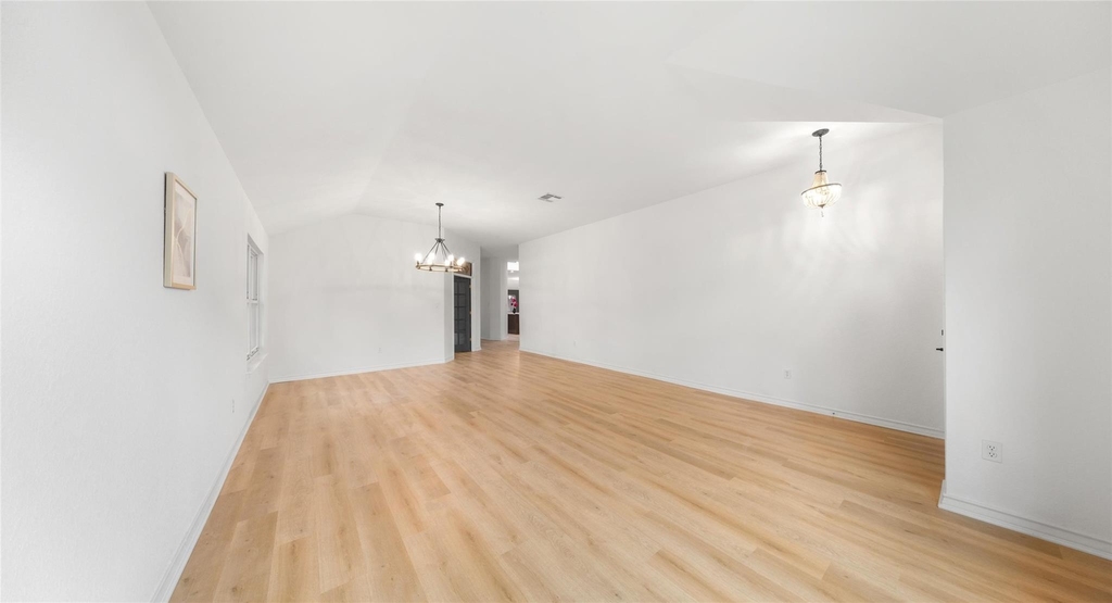 2527 Crenshaw Dr - Photo 8