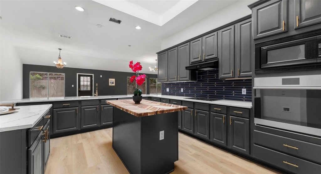 2527 Crenshaw Dr - Photo 16