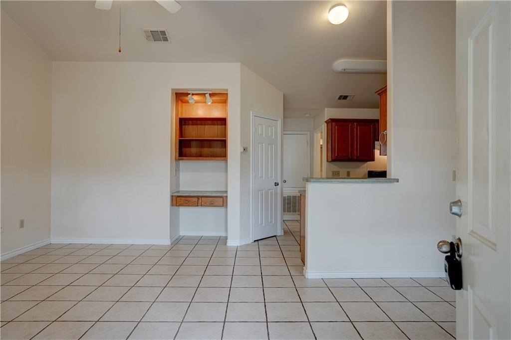 412 Burleson St - Photo 1