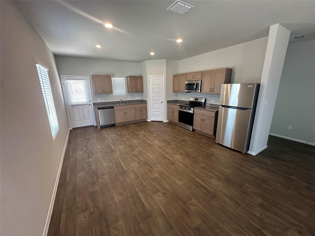 2709 Derwent Dr - Photo 2