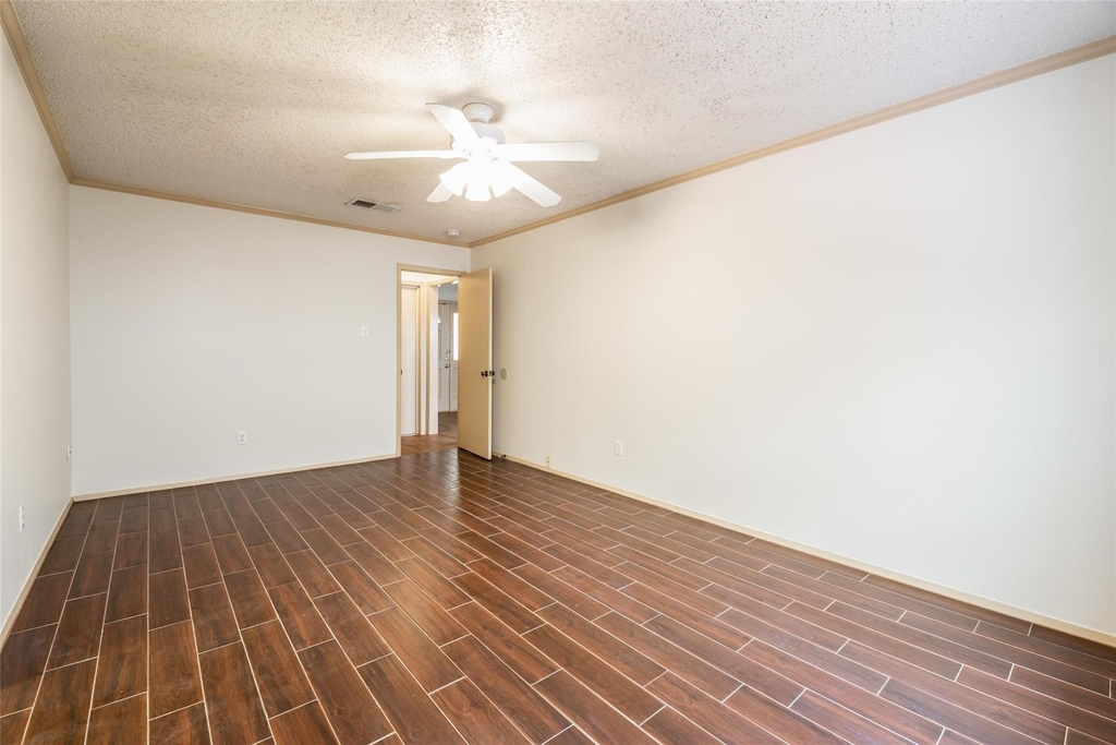 1006 Silbury Dr - Photo 3