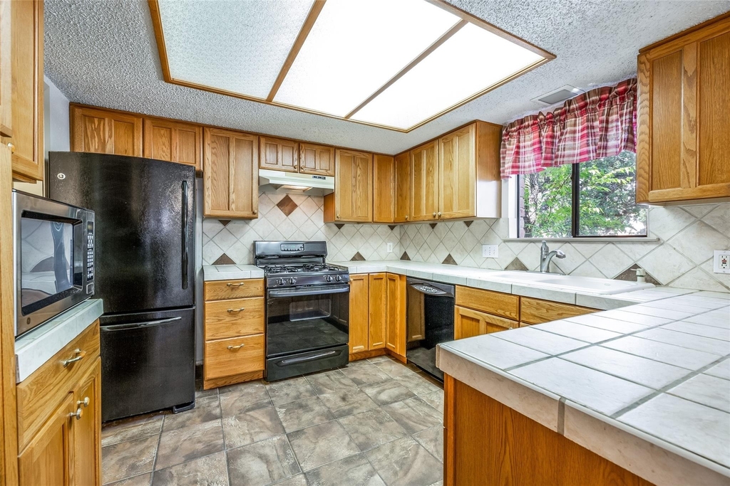 1006 Silbury Dr - Photo 11