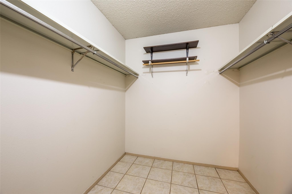 1006 Silbury Dr - Photo 5