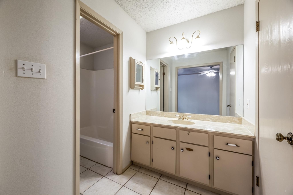 1006 Silbury Dr - Photo 4