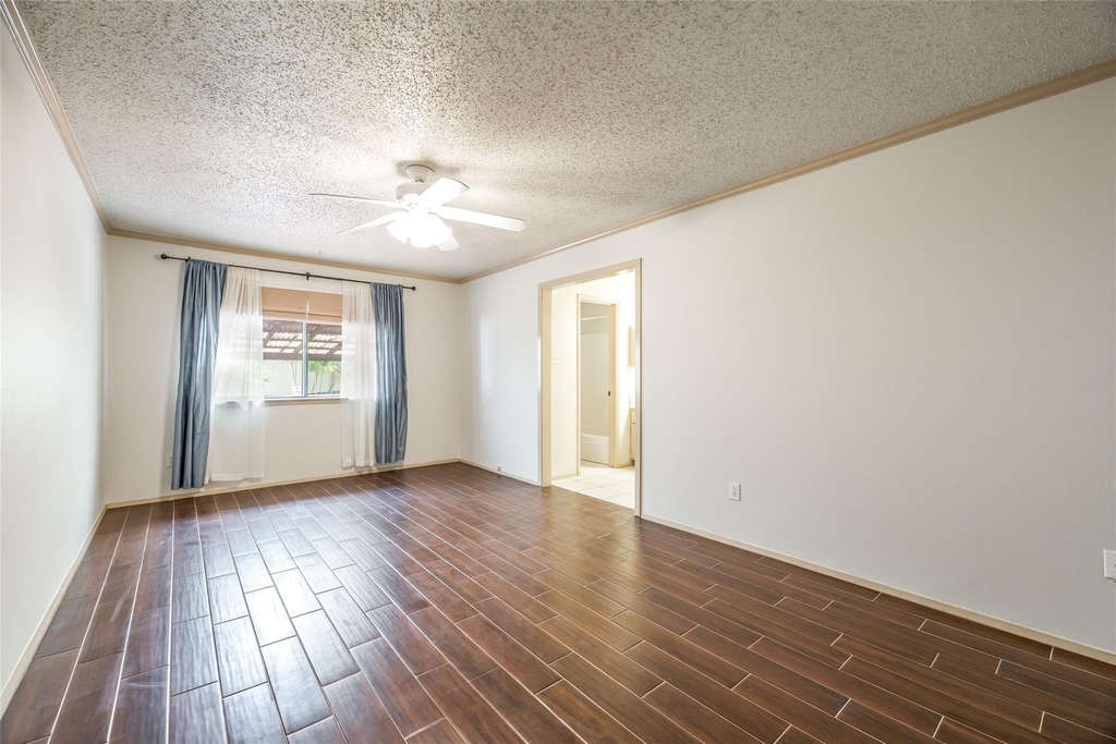 1006 Silbury Dr - Photo 2