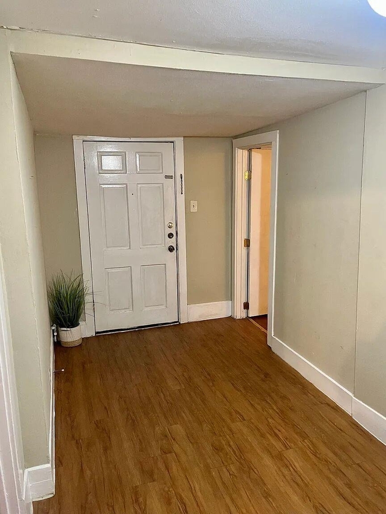 706 W 32nd St - Photo 9