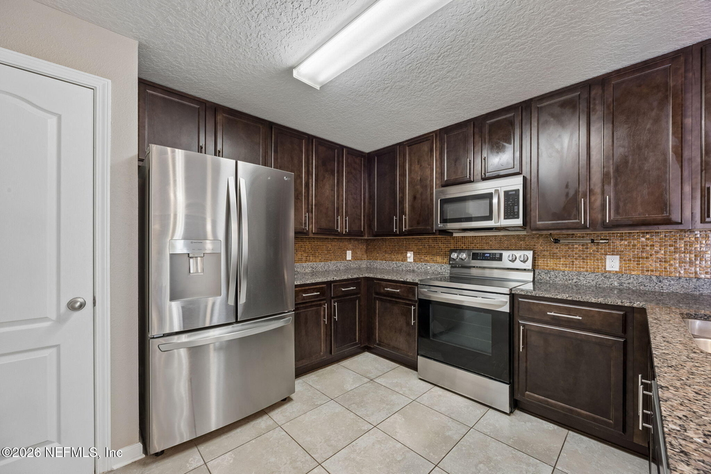 201 Larkin Place - Photo 5