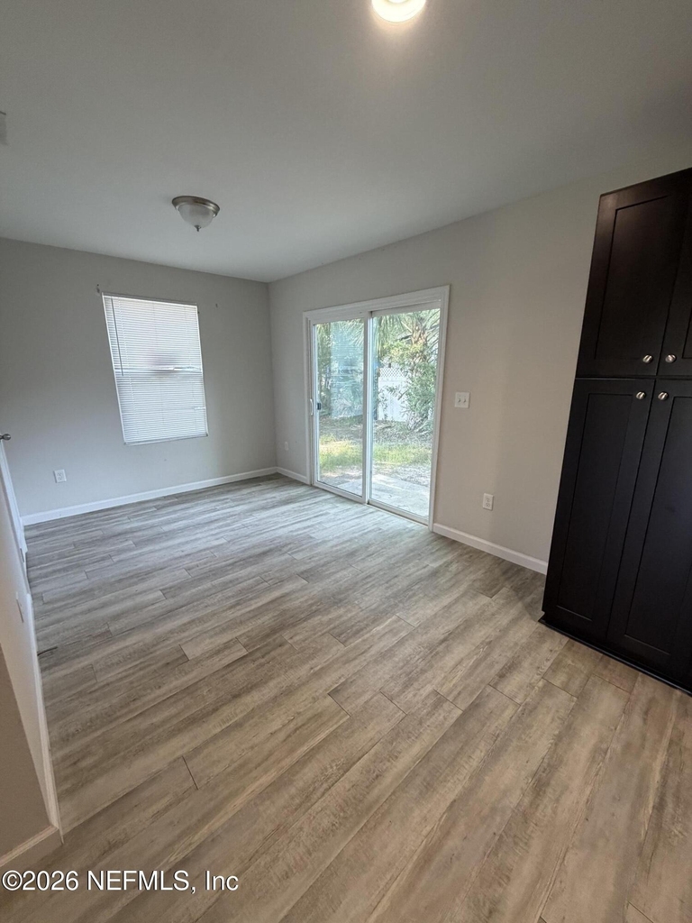 1441 E 25th Street - Photo 8