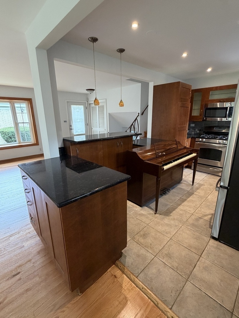 550 Laramie Avenue - Photo 11