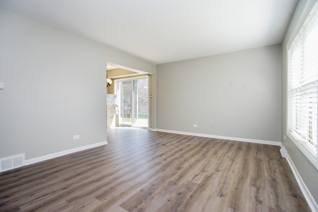1360 W Byron Avenue - Photo 3