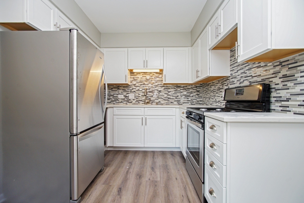 1360 W Byron Avenue - Photo 2