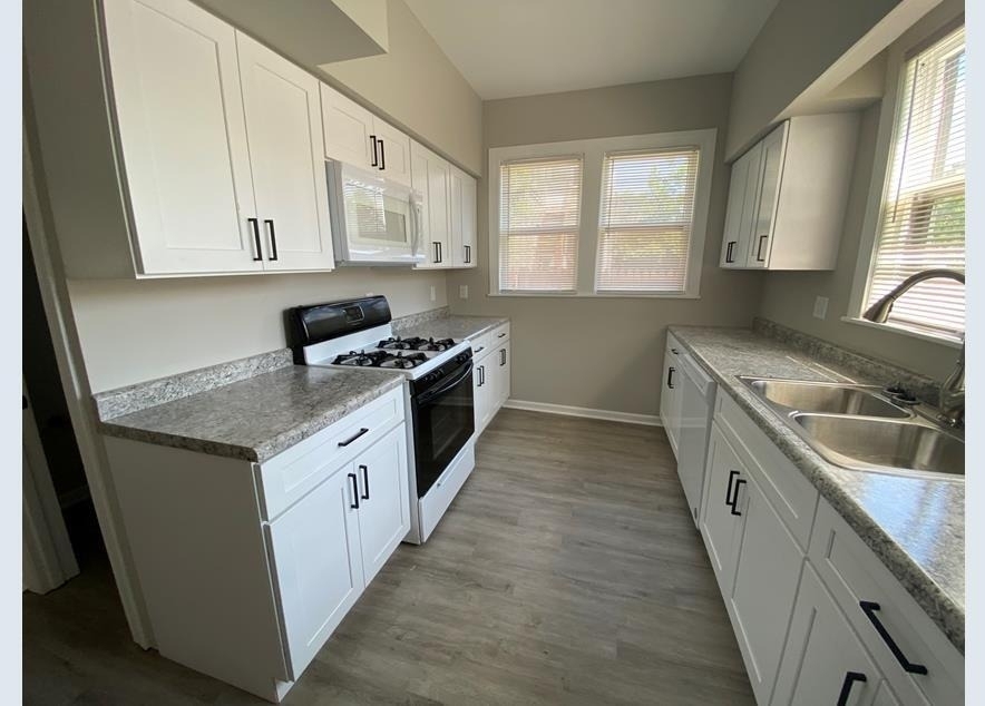 616 Vine Street - Photo 1