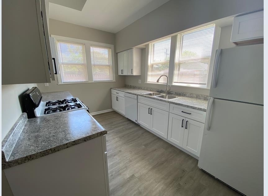 616 Vine Street - Photo 2