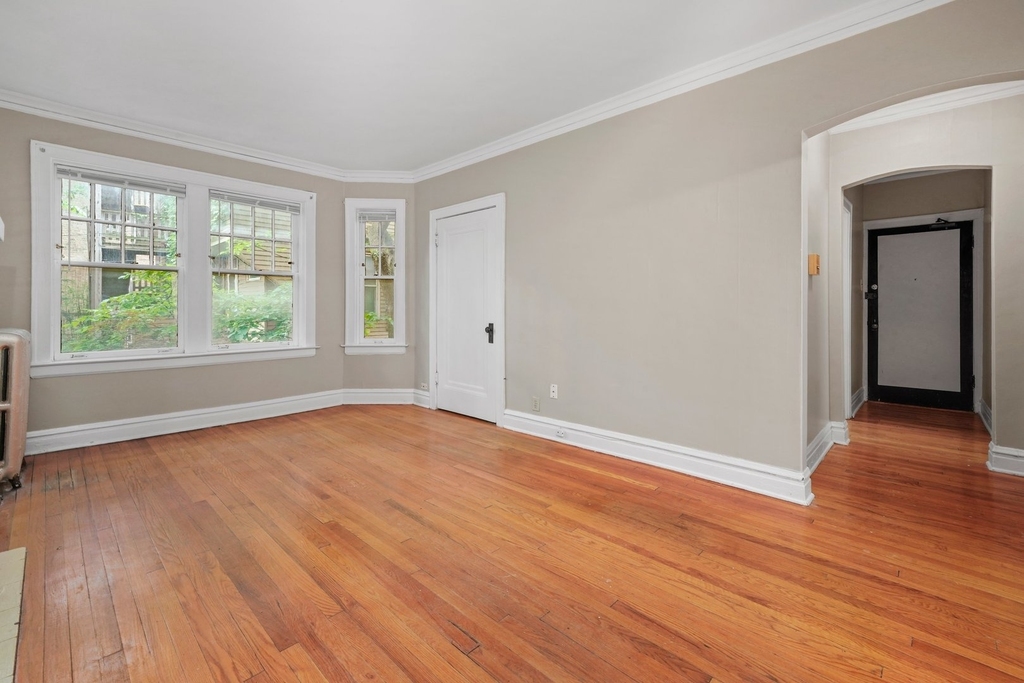 820 Reba Place - Photo 2