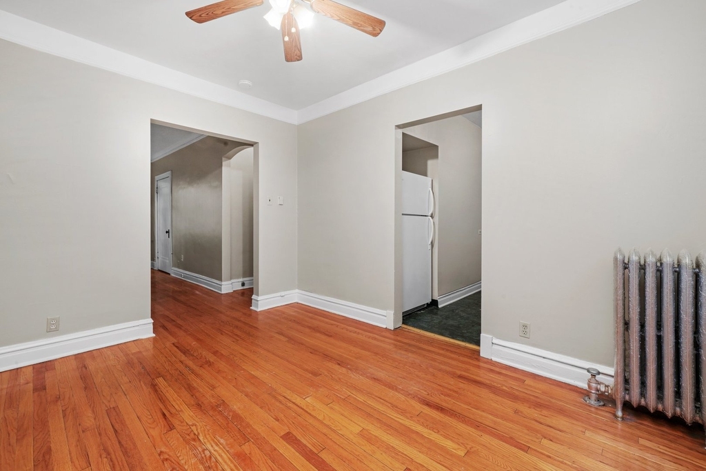 820 Reba Place - Photo 3