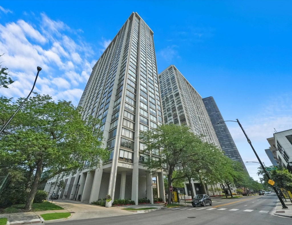 5455 N Sheridan Road - Photo 0