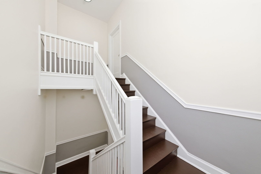 8024 S Vernon Avenue - Photo 2