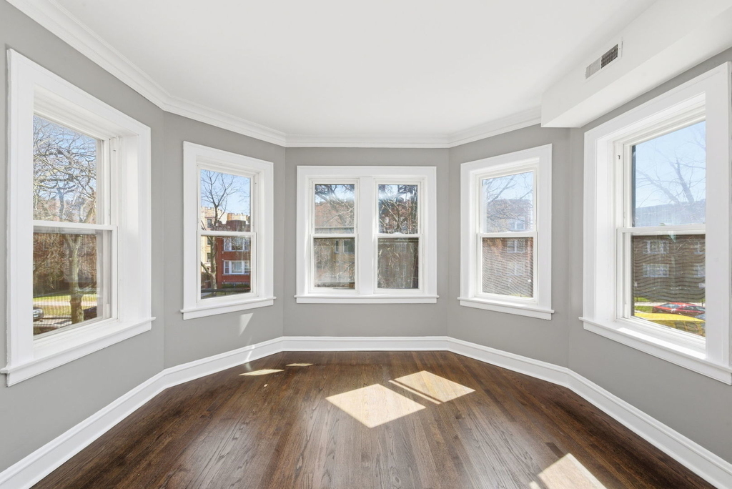 8024 S Vernon Avenue - Photo 3