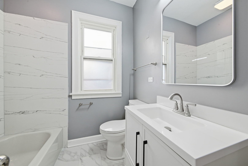 8024 S Vernon Avenue - Photo 11