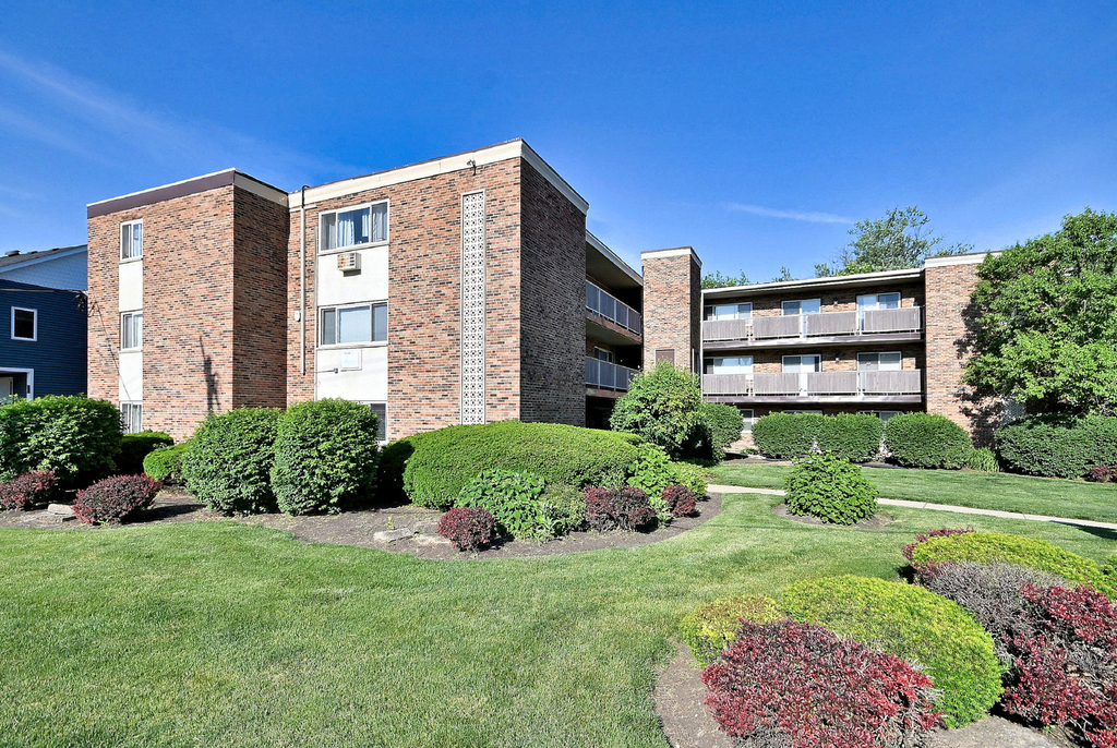 600 S York Street - Photo 1