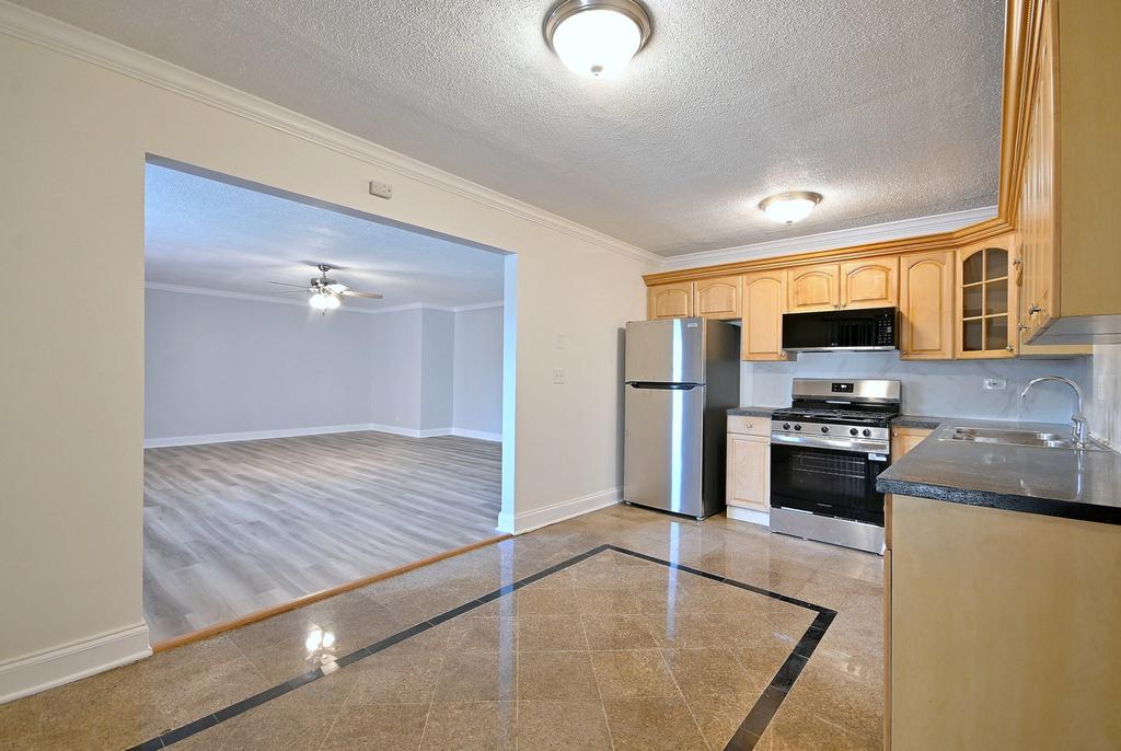 600 S York Street - Photo 9