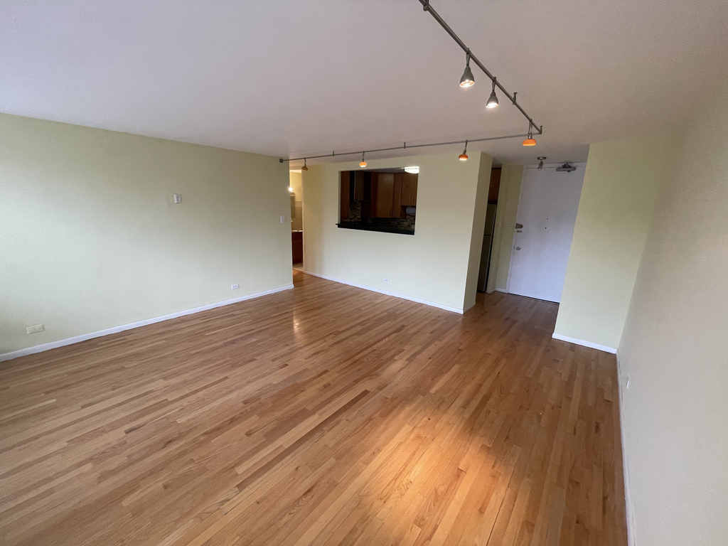 1450 E 55th Place - Photo 4