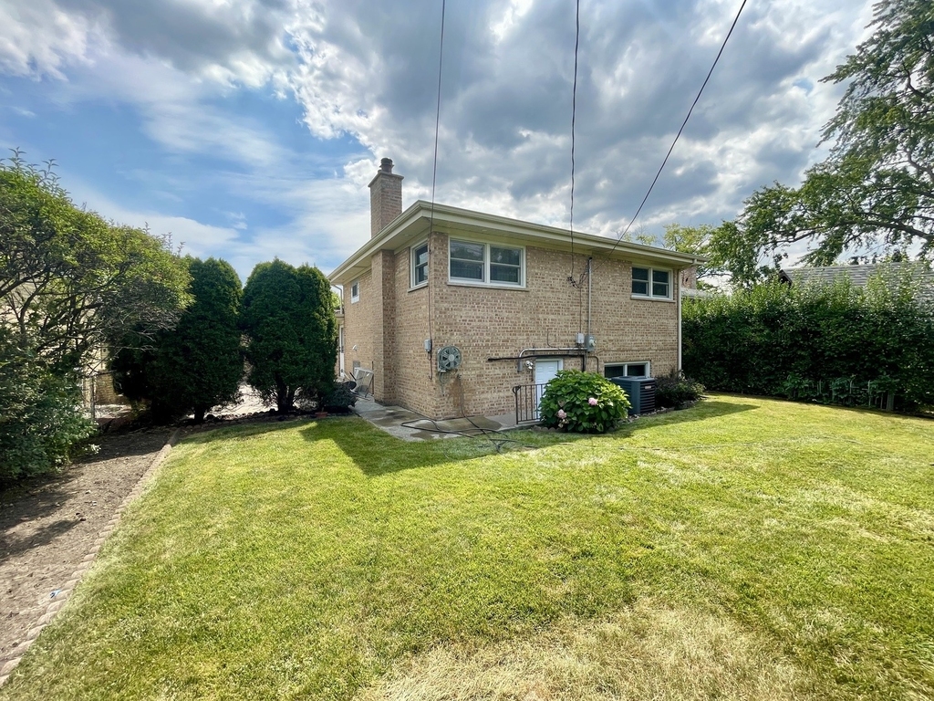7150 N Crawford Avenue - Photo 23