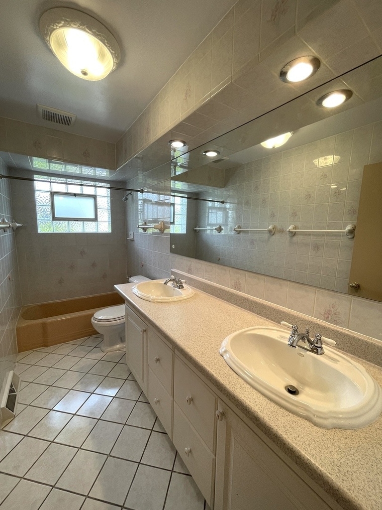 7150 N Crawford Avenue - Photo 10