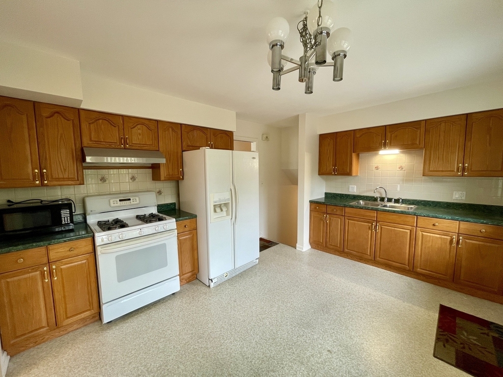 7150 N Crawford Avenue - Photo 8