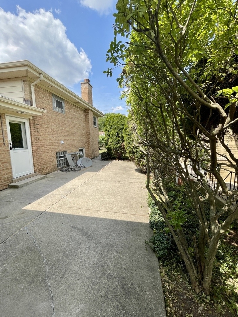 7150 N Crawford Avenue - Photo 21