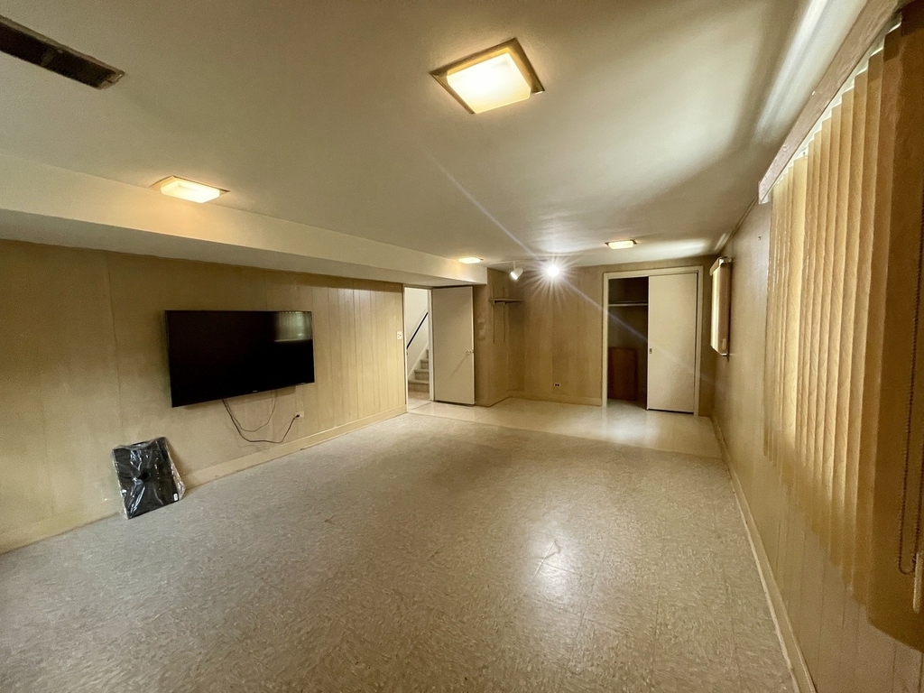 7150 N Crawford Avenue - Photo 18