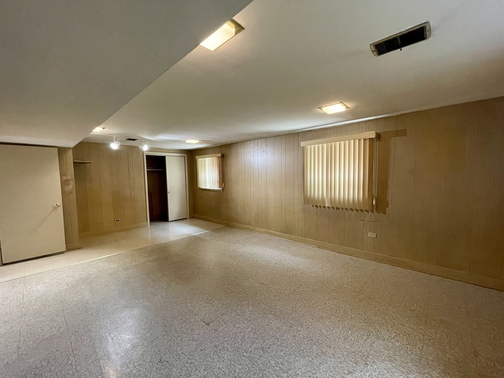7150 N Crawford Avenue - Photo 16