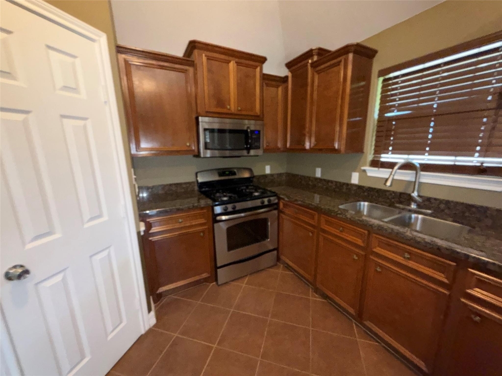 8233 Hickok Lane - Photo 10