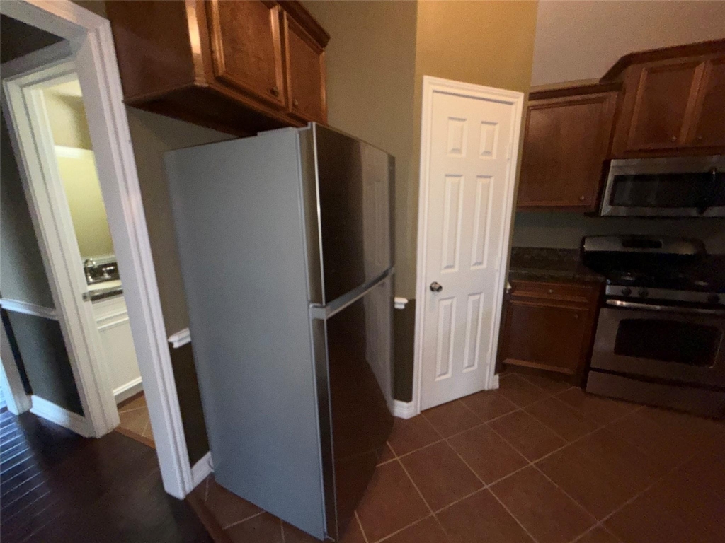 8233 Hickok Lane - Photo 11