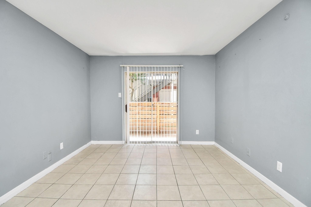 5959 Bonhomme Road - Photo 4
