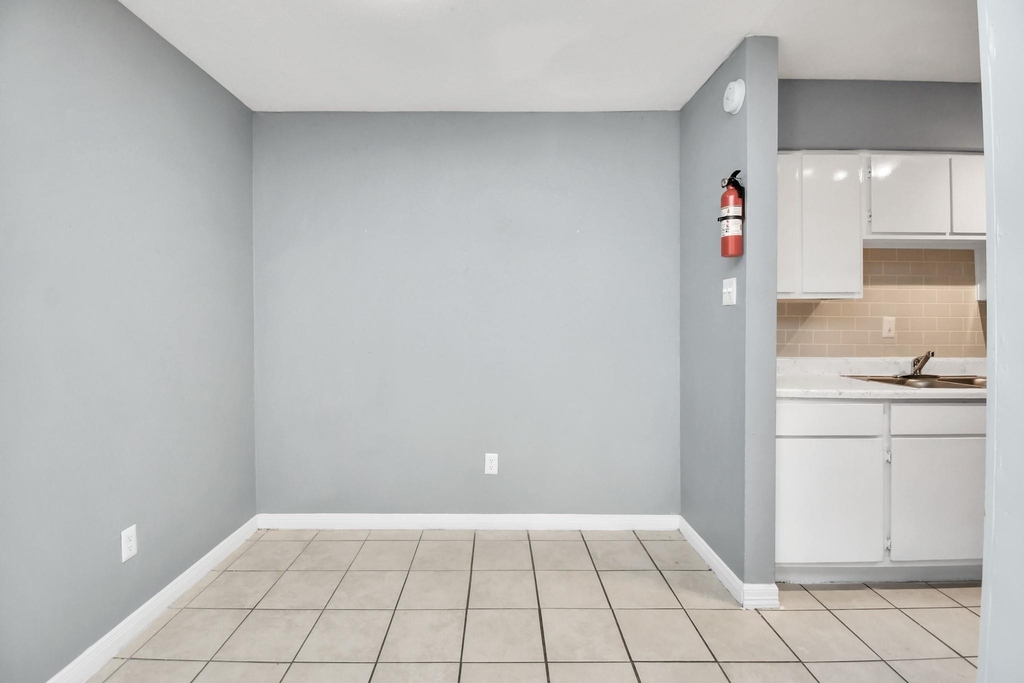5959 Bonhomme Road - Photo 6