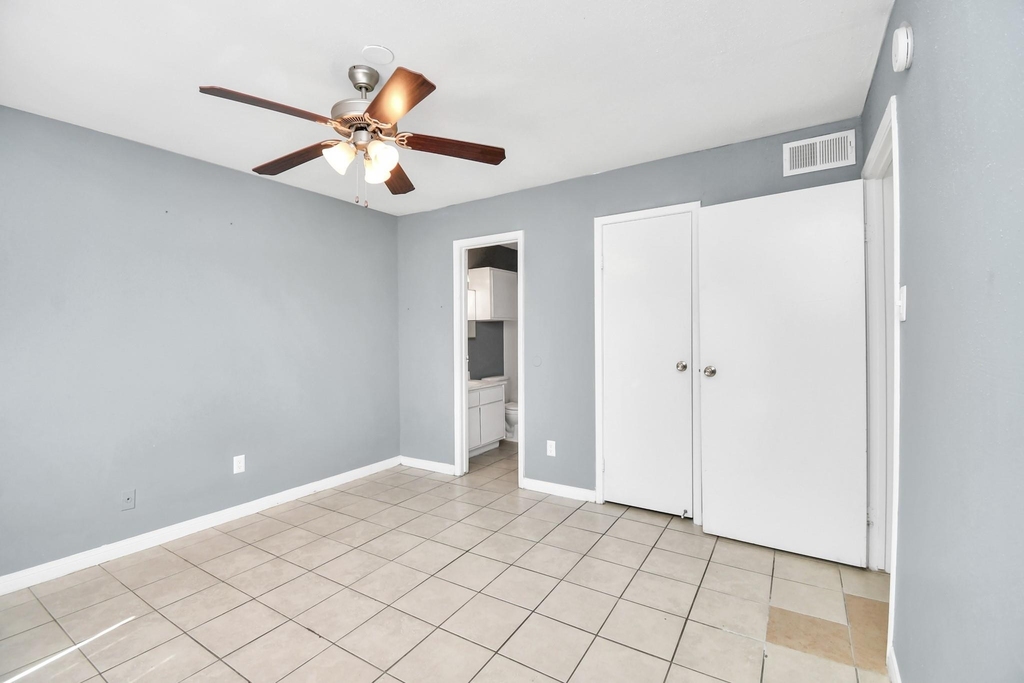 5959 Bonhomme Road - Photo 11