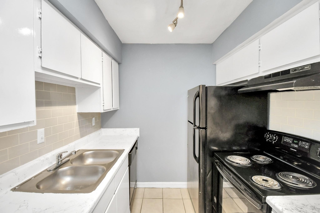 5959 Bonhomme Road - Photo 7