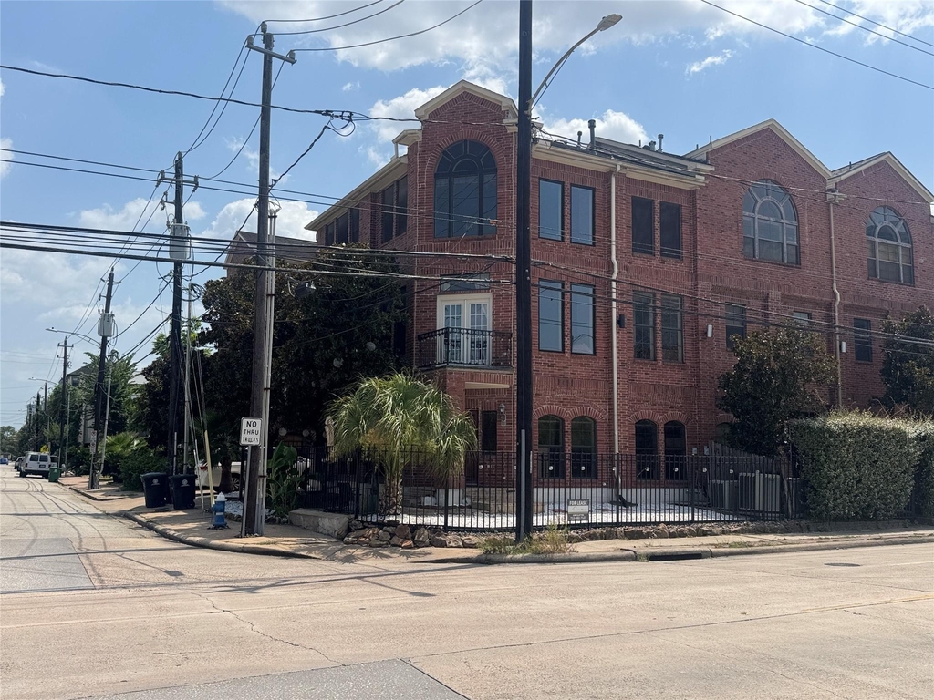 1000 Columbus Street - Photo 0