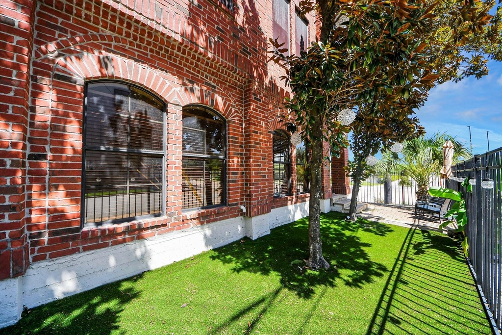 1000 Columbus Street - Photo 36