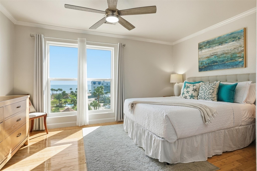 9520 Seawall Boulevard - Photo 8