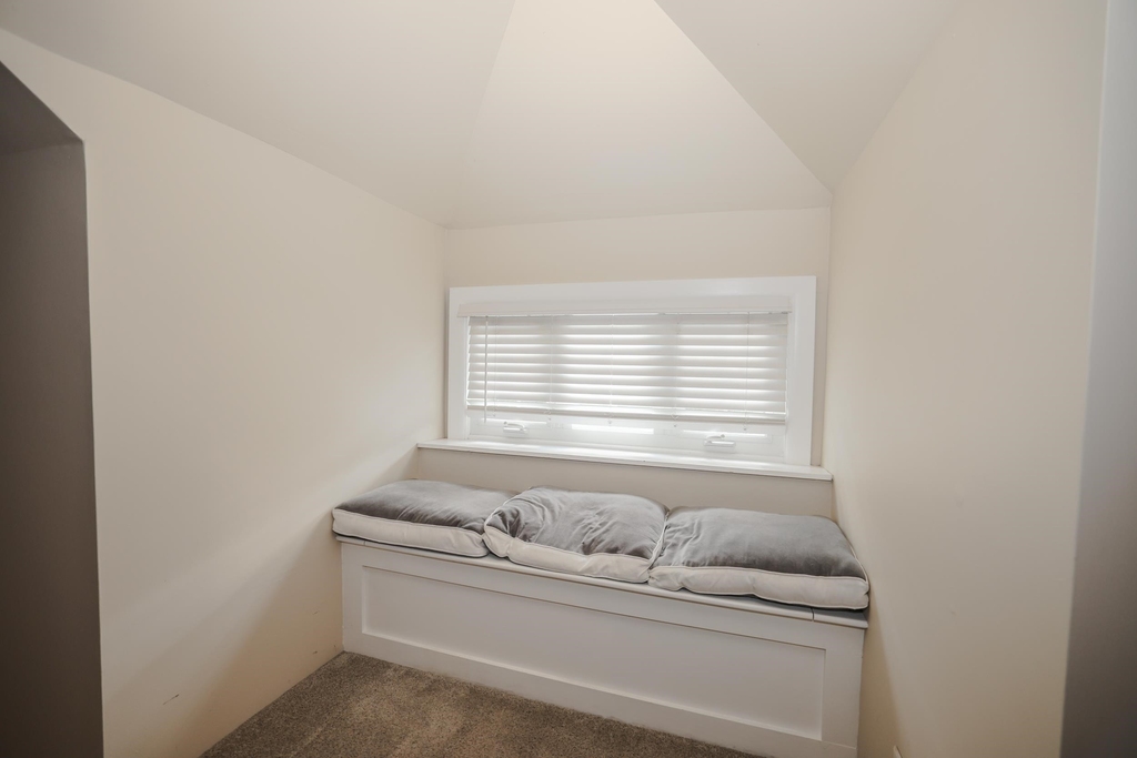 749 Maple - Photo 32