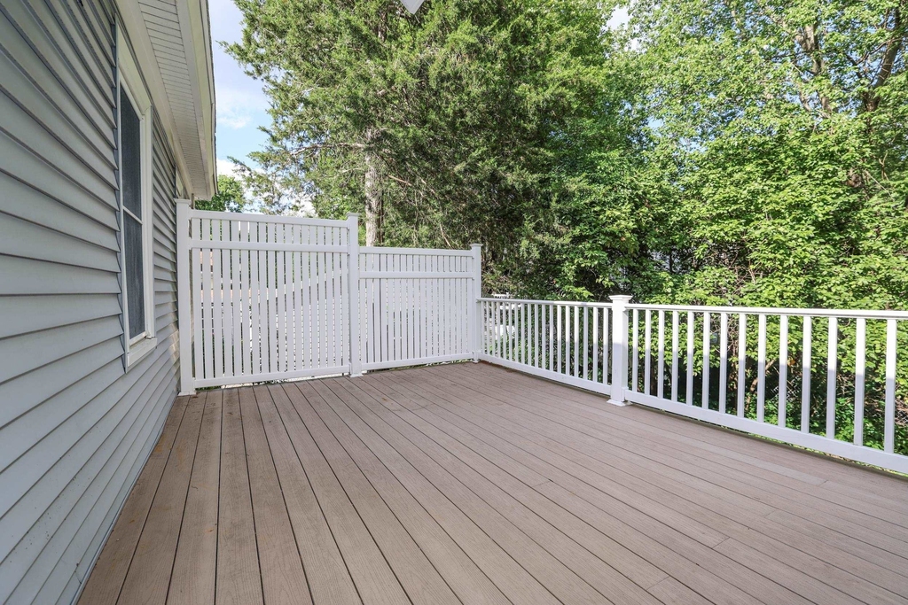 749 Maple - Photo 5