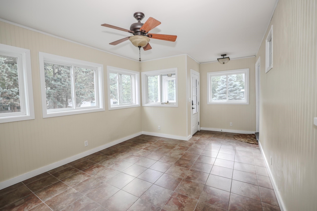 749 Maple - Photo 7