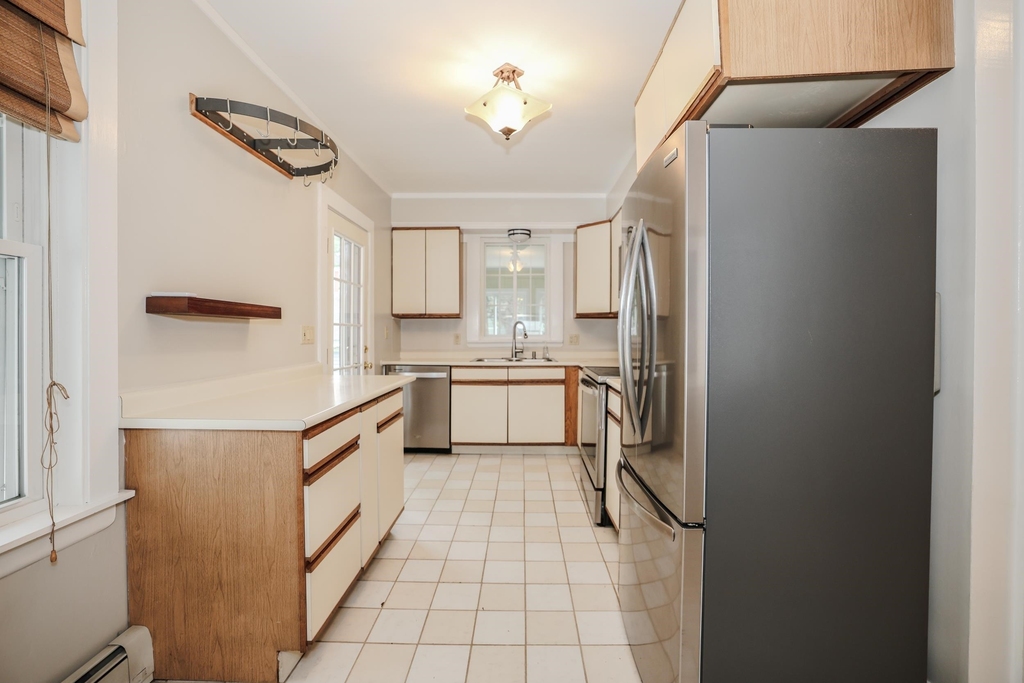 749 Maple - Photo 12