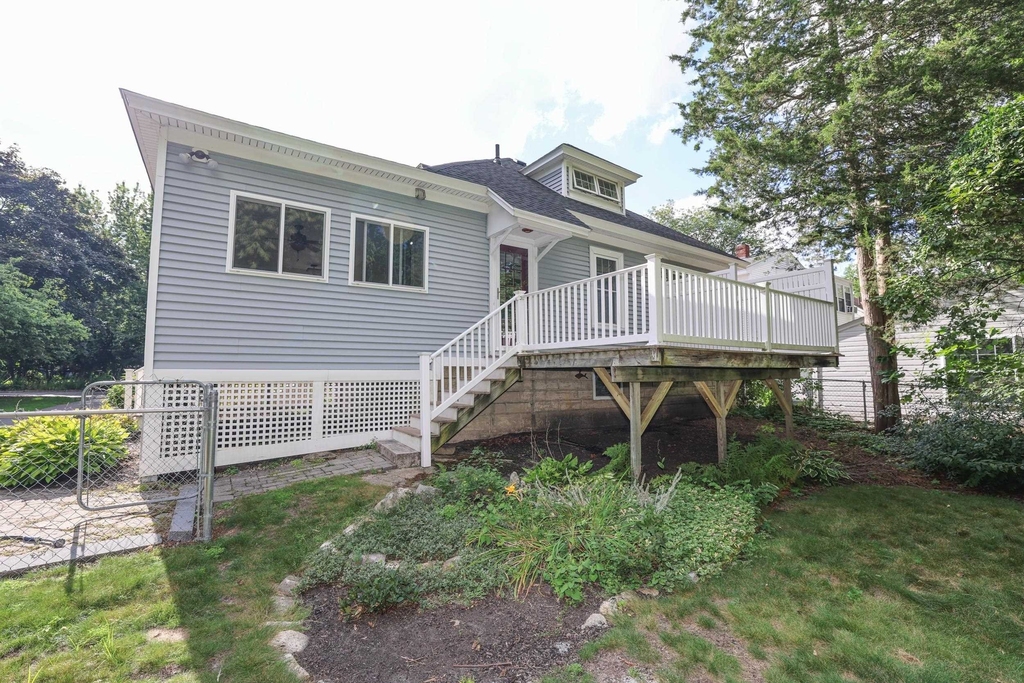 749 Maple - Photo 4