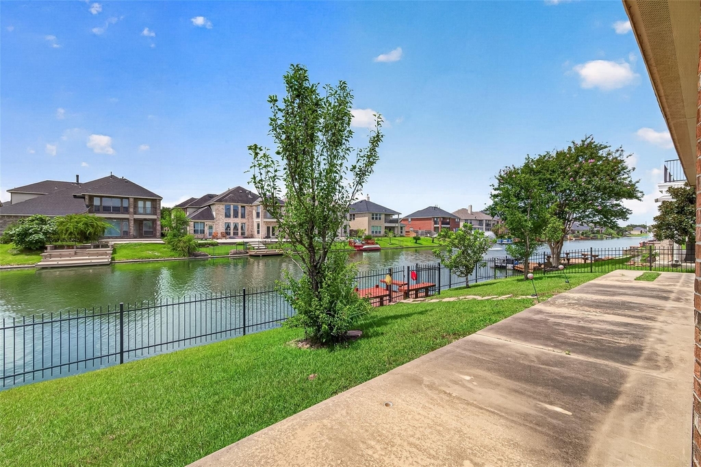 17927 Sugarloaf Bay Drive - Photo 35