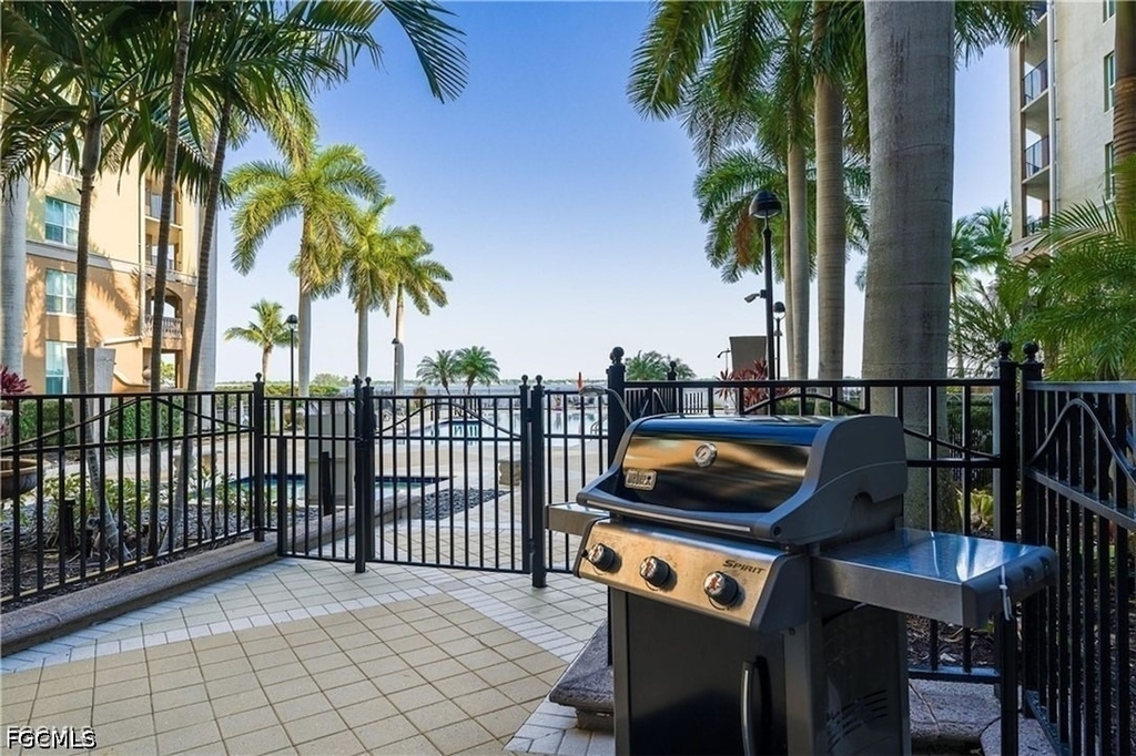 2825 Palm Beach Boulevard - Photo 10